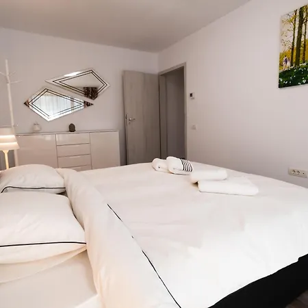 Apartament Transylvanian Apt. W/ Lrg. Terrace And Parking - Karpatenhaus