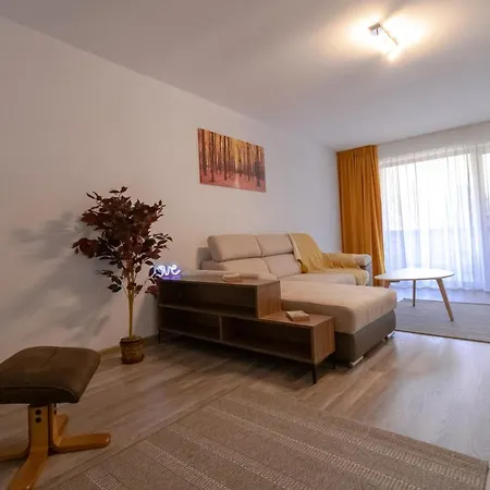 Transylvanian Apt. W/ Lrg. Terrace And Parking - Karpatenhaus Brasov