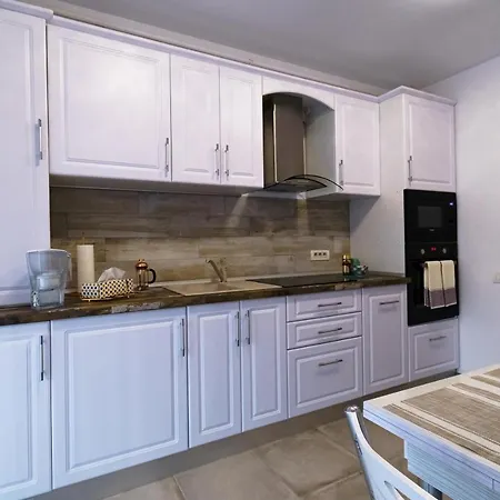 Transylvanian Apt. W/ Lrg. Terrace And Parking - Karpatenhaus Brașov
