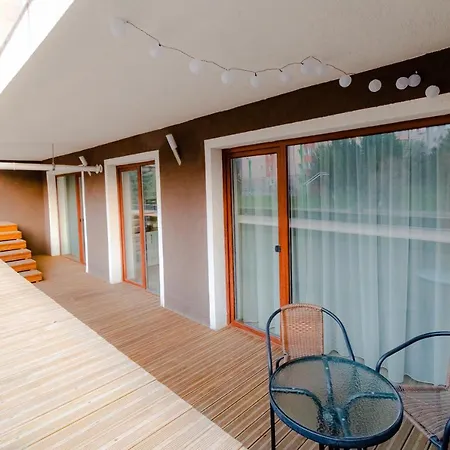 Transylvanian Apt. W/ Lrg. Terrace And Parking - Karpatenhaus Apartment