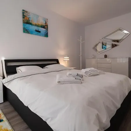 Apartment Transylvanian Apt. W/ Lrg. Terrace And Parking - Karpatenhaus Brasov