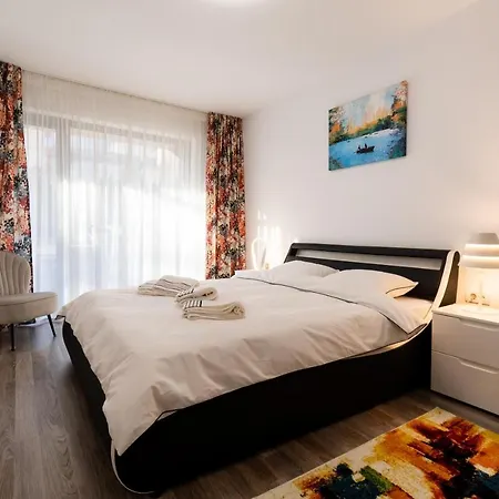 Transylvanian Apt. W/ Lrg. Terrace And Parking - Karpatenhaus Brasov