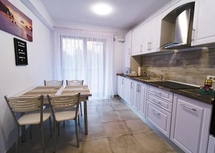 Transylvanian Apt. W/ Lrg. Terrace And Parking - Karpatenhaus Apartment *